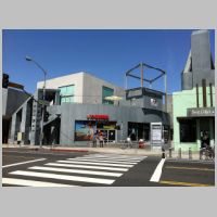 Frank Gehry, Edgemar in Santa Monica, CA, photo by Saf209 0n Wikipedia.jpg